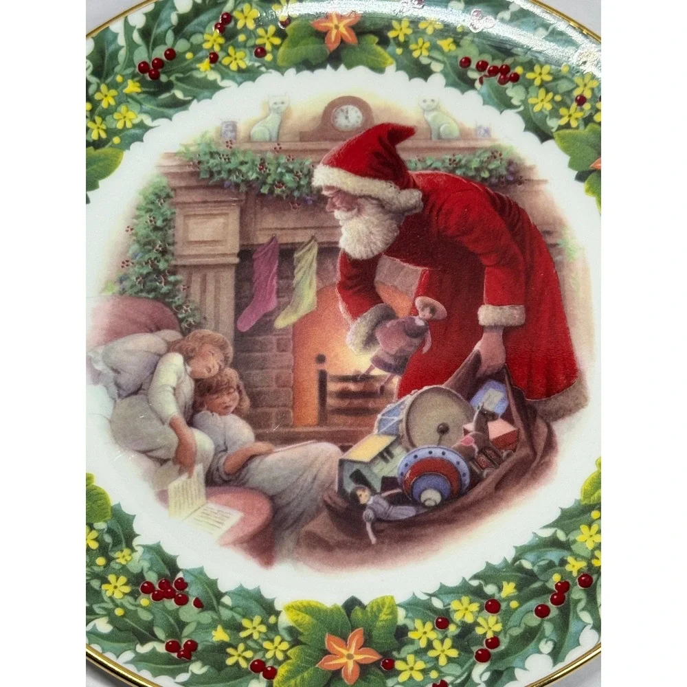 Royal Albert The Stocking Filler Bob Hersey Christmas Collector Plate 2002